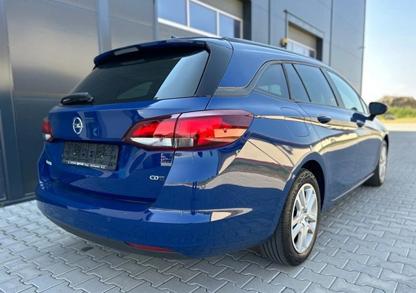 Opel Astra cena 40900 przebieg: 115235, rok produkcji 2018 z Kostrzyn małe 191